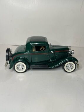 Vintage 1932 1/30 Ford Diecast Model Car 3-Window Coupe SS 7722